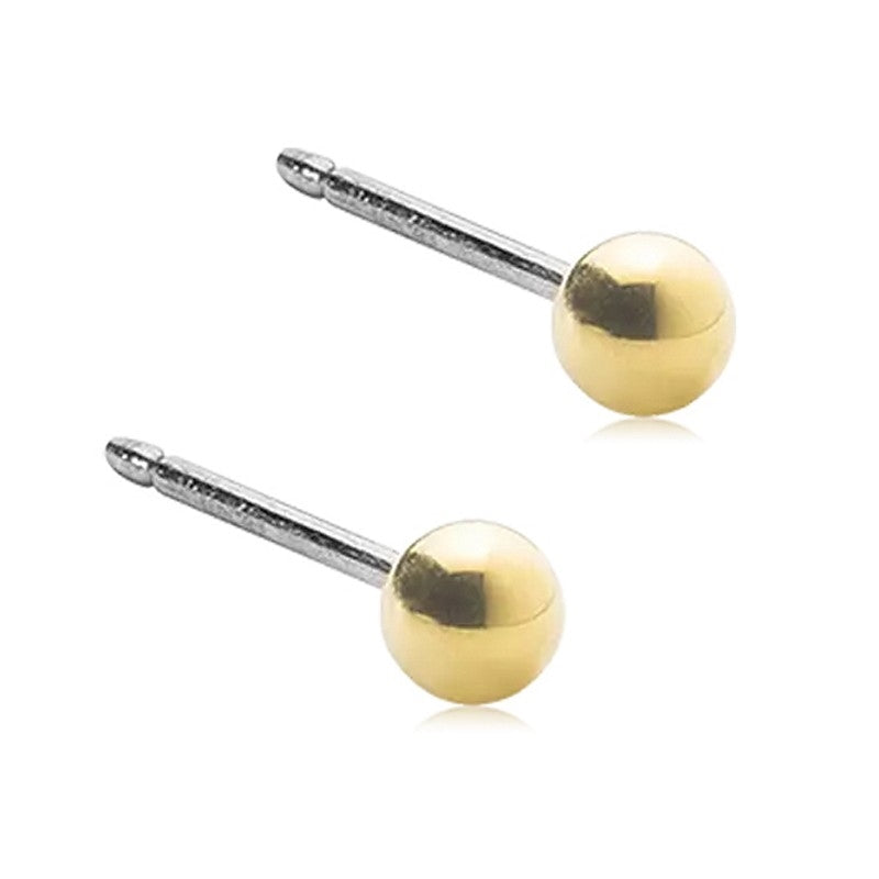 Blomdahl kugleøreringe i forgyldt medicinsk titanium Ø3–5 mm – allergivenligt og tidløst design.